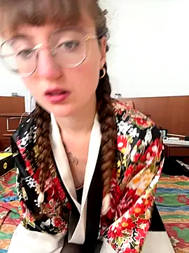 Snapshot of _foxygirl_ chatting on October 5, 9:47 am  foxygirl  online show from October 5, 9:47 am