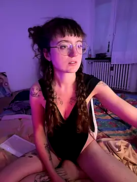 Snapshot of _foxygirl_ chatting on October 16, 5:04 pm  foxygirl  online show from October 16, 5:04 pm