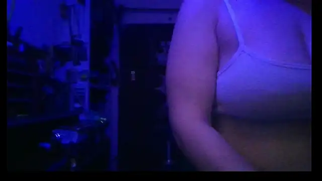 Snapshot of Cloud_Master9 chatting on October 14, 10:29 am Cloud Master9 online show from October 14, 10:29 am