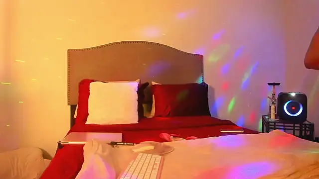 yiauana online show from December 1, 3:21 am