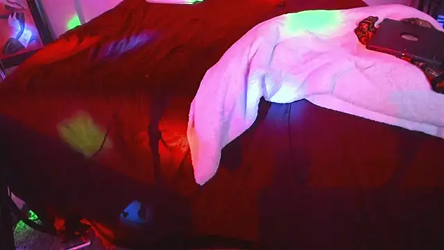 yiauana online show from November 10, 7:47 am