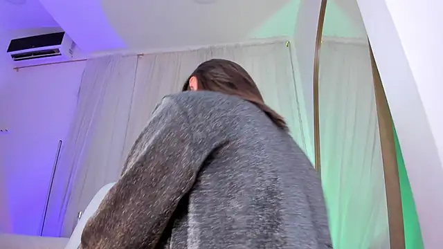 Petite Lucie online show from October 4, 7:07 pm