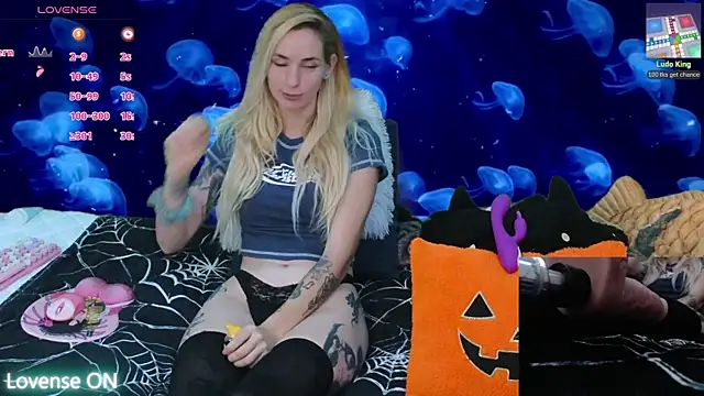 Snapshot of PrincessEmilia chatting on October 21, 6:56 pm PrincessEmilia online show from October 21, 6:56 pm