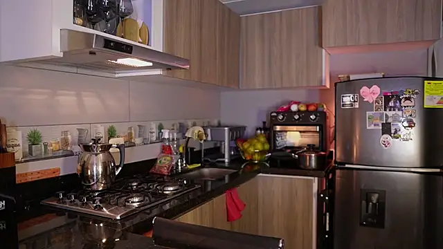 SaraParisi online show from February 11, 11:50 pm