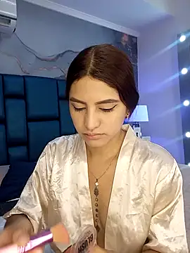 AnthonelaDuque online show from October 3, 12:10 pm