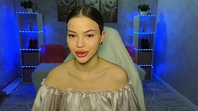 EmmyMills online show from February 6, 10:57 pm