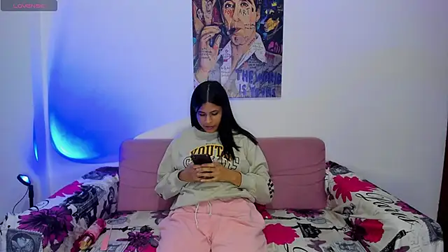 Snapshot of Abusive_cousin chatting on September 25, 1:37 am Abusive cousin online show from September 25, 1:37 am