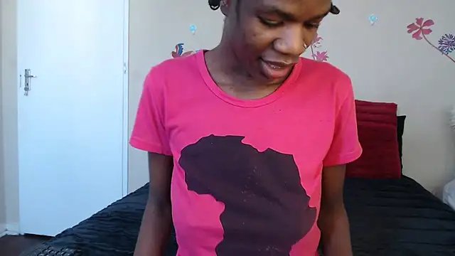 Snapshot of Blacktittiex02 chatting on October 2, 11:37 am Blacktittiex02 online show from October 2, 11:37 am