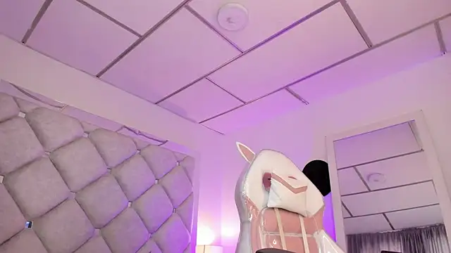 alessiaferry online show from October 24, 6:48 pm