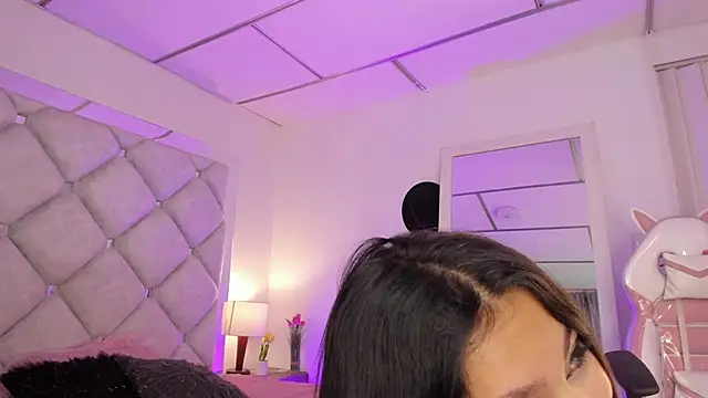 alessiaferry online show from November 24, 5:15 pm