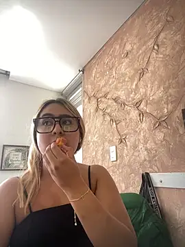 Miabonnett  online show from January 6, 5:38 pm