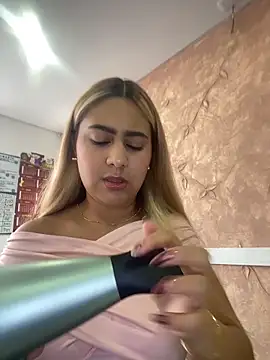 Miabonnett  online show from November 28, 12:41 pm