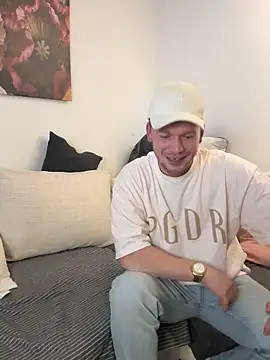 Snapshot of NickyGold_Official chatting on October 28, 10:47 pm NickyGold Official online show from October 28, 10:47 pm