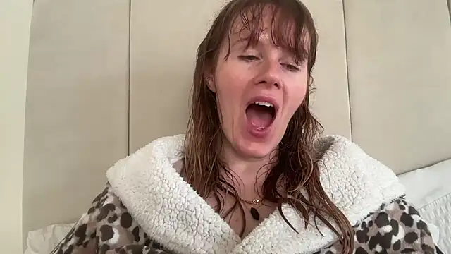 redheadrosie69 online show from October 28, 9:48 am