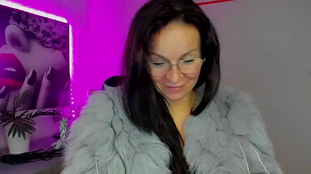 HelenLuxx online show from December 19, 6:11 pm