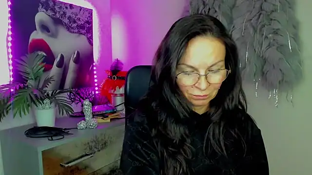 HelenLuxx online show from February 4, 3:59 pm