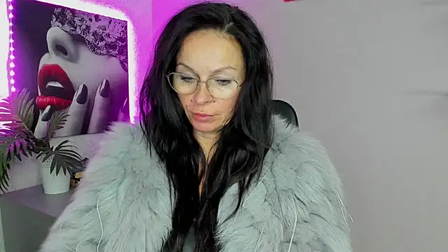 HelenLuxx online show from October 2, 6:07 am