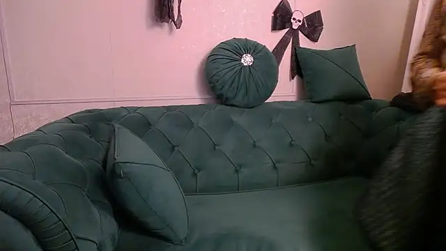 BustyAllyy online show from October 31, 10:25 pm