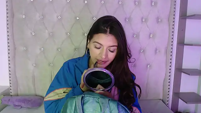 Abril Squirt online show from September 10, 8:47 am