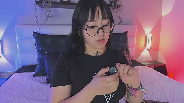 sofi bakerr online show from February 10, 7:06 pm