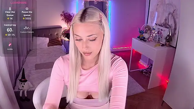 LoryWood online show from November 7, 4:45 pm