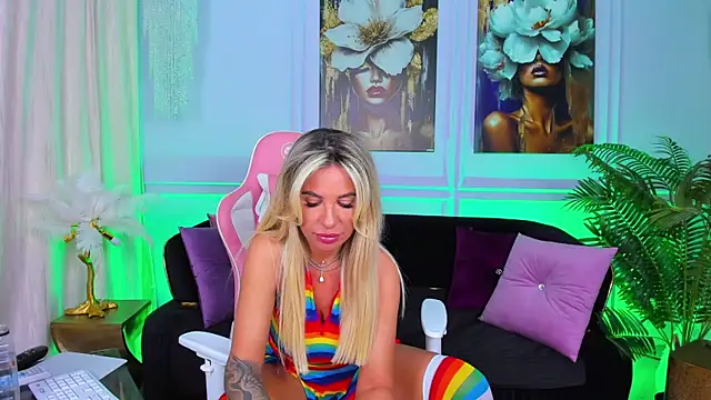 Snapshot of TheBaeWatch chatting on September 21, 4:22 am TheBaeWatch online show from September 21, 4:22 am