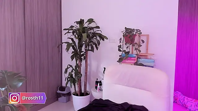 rossth1 online show from October 17, 8:01 pm