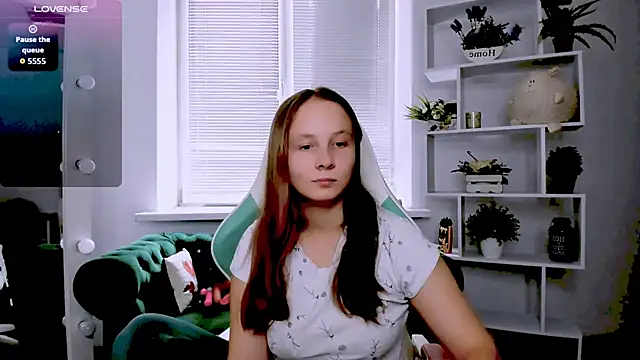 Snapshot of Ketrin_n_ chatting on October 13, 9:01 am Ketrin n  online show from October 13, 9:01 am