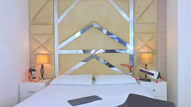 Tiphani walker  online show from December 13, 11:32 pm