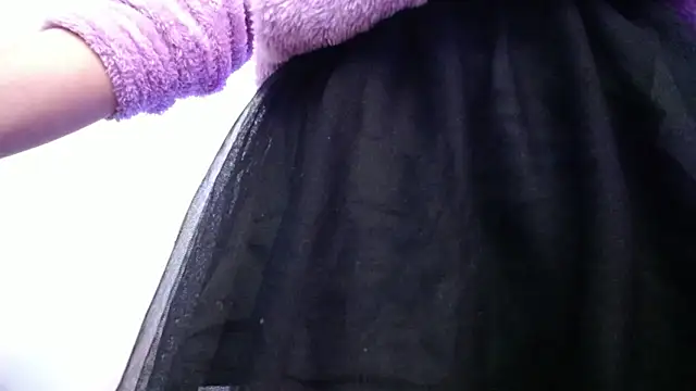 luly pink online show from November 12, 3:37 am