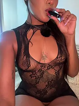 VictoireFeller online show from March 1, 1:05 am