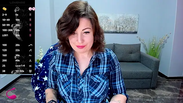 Snapshot of Emily_Midlton chatting on October 23, 6:30 am Emily Midlton online show from October 23, 6:30 am