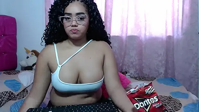 Snapshot of kiara_milf_ chatting on October 7, 8:13 pm kiara milf  online show from October 7, 8:13 pm