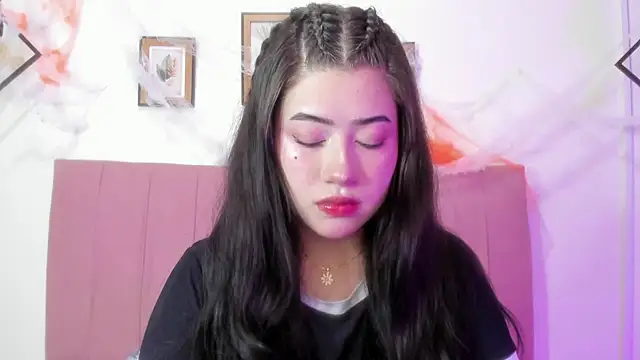 GENNESIS LOVE online show from October 29, 3:22 am