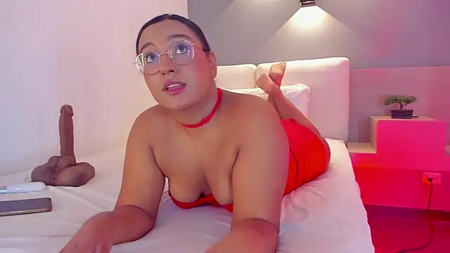 ellamontoya online show from September 9, 1:00 pm