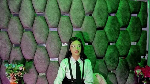 Aurora 18 online show from December 18, 2:44 pm