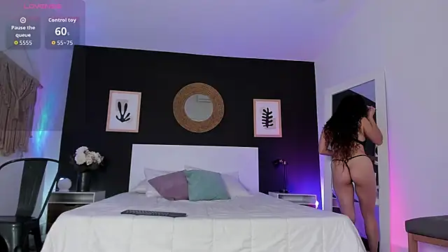 VioletPaket online show from February 4, 12:19 pm