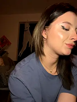 Mia-Minou online show from October 6, 8:57 pm