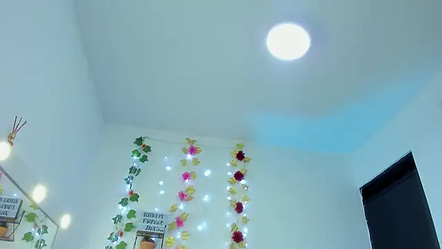 roxanne jones1 online show from September 23, 8:51 pm