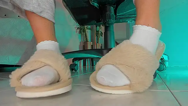 charlotte  grey online show from December 20, 8:57 pm