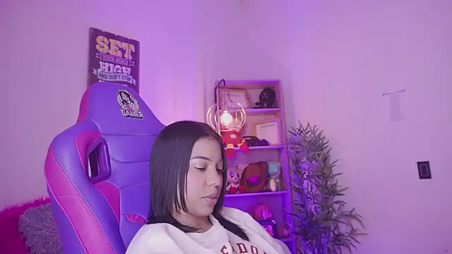 madelyn rose  online show from February 4, 7:00 am