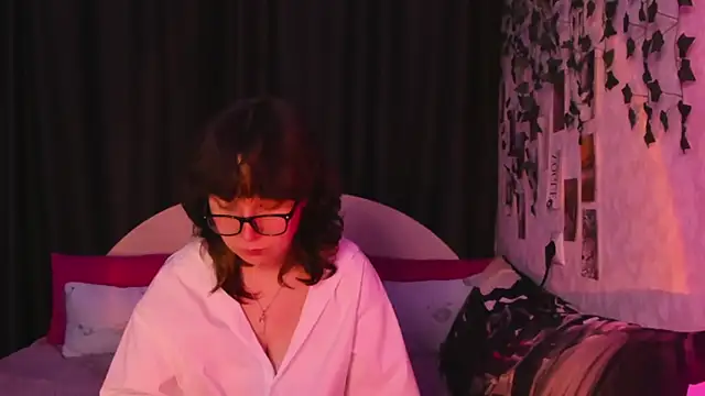 dreamgirllovee online show from September 13, 1:35 am