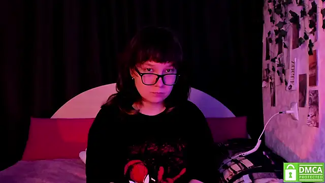 dreamgirllovee online show from November 22, 7:49 pm