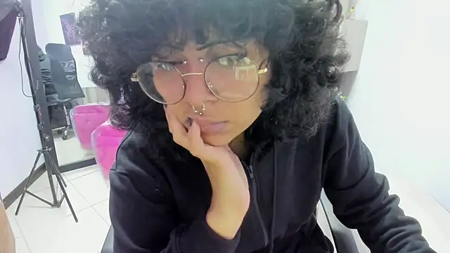 kuromi69 online show from December 17, 3:54 am