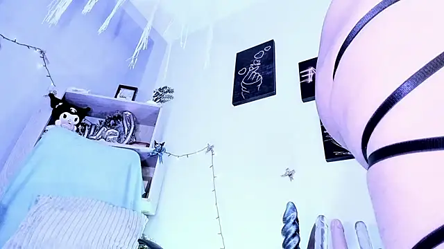 kuromi69 online show from February 19, 7:30 am