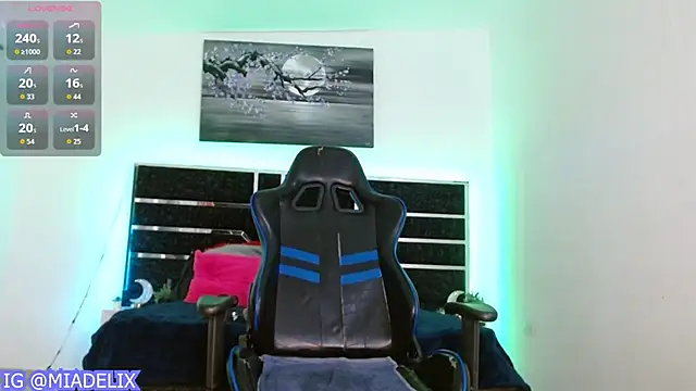 -MiaKitty- online show from March 4, 4:57 pm