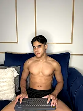 Mackenzzie 777  online show from October 21, 4:27 am