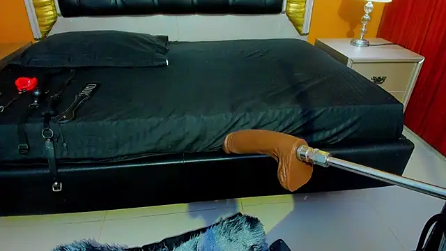 AniEvans  online show from October 3, 11:15 am