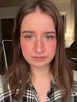 nerdynina online show from November 27, 11:29 pm