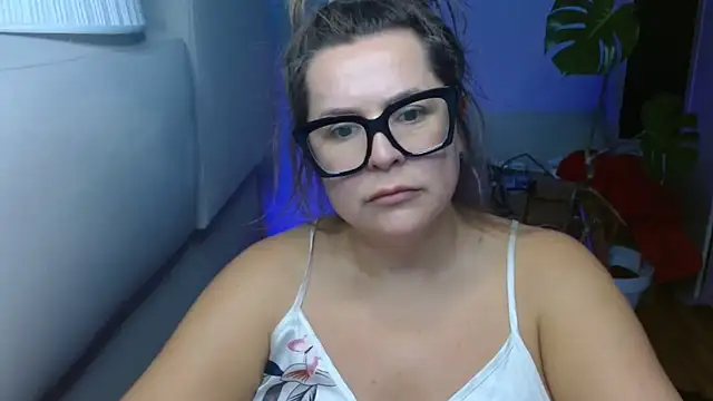 Snapshot of teaseDiana chatting on October 10, 5:56 am teaseDiana online show from October 10, 5:56 am